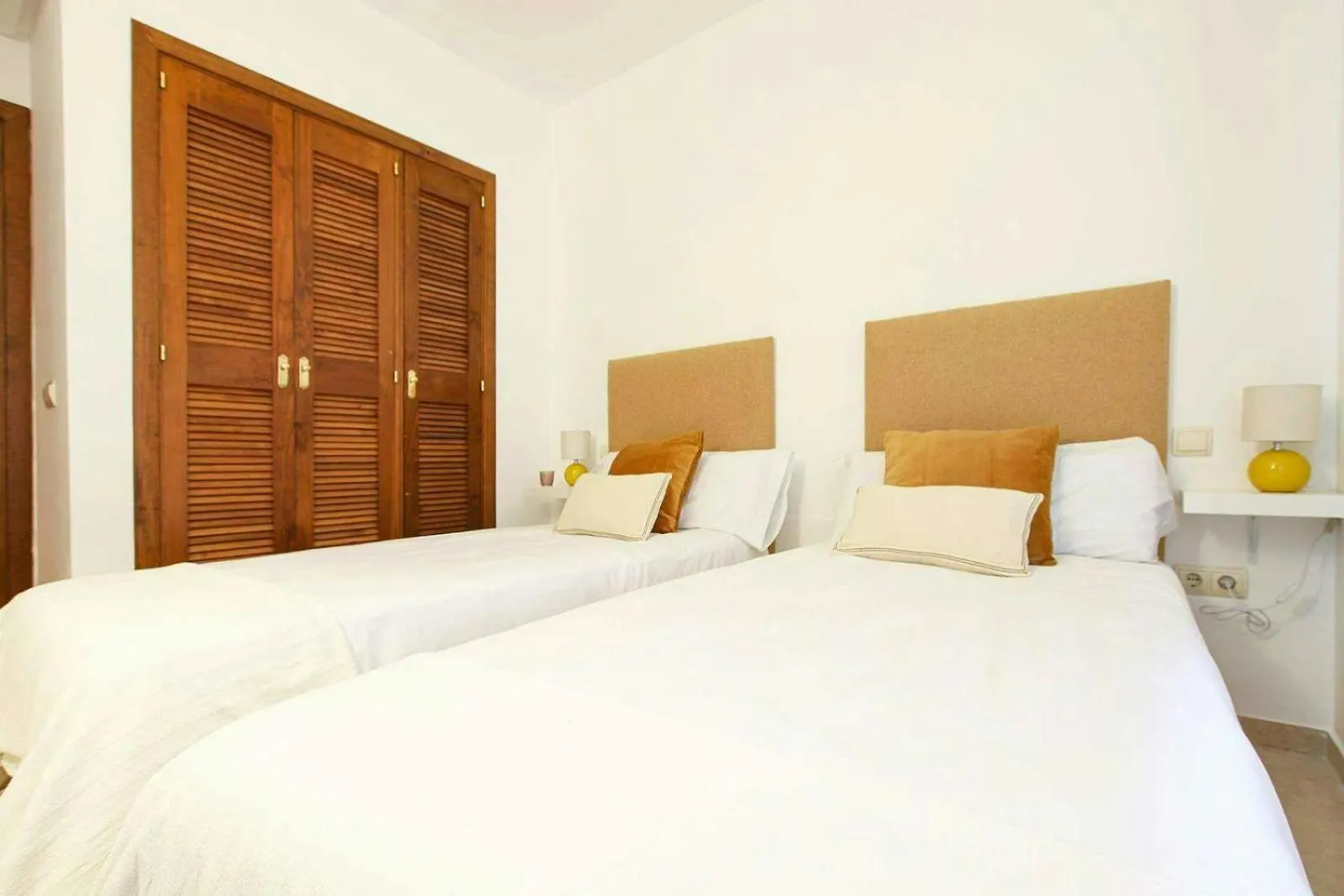 Piso 4 Hab. - Elviria Playa Apartment Marbella